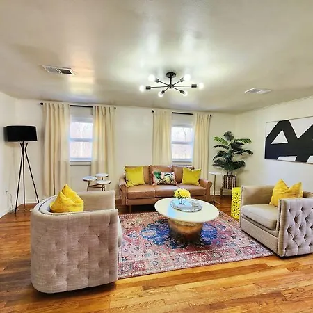Chic Spacious Apt Near Attractions/Food/Ewr/Nyc